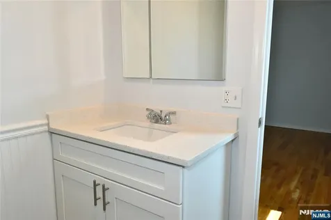 10 Garden Drive Elmwood Park NJ 07407