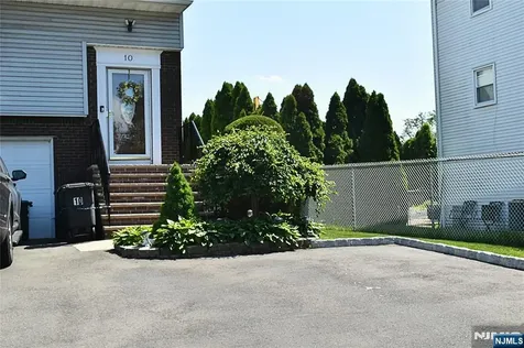 10 Garden Drive Elmwood Park NJ 07407