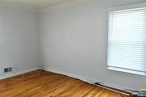 10 Garden Drive Elmwood Park NJ 07407