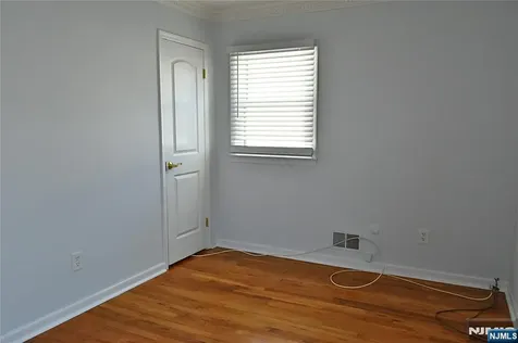 10 Garden Drive Elmwood Park NJ 07407