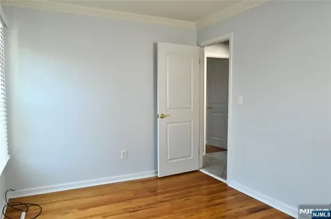 10 Garden Drive Elmwood Park NJ 07407