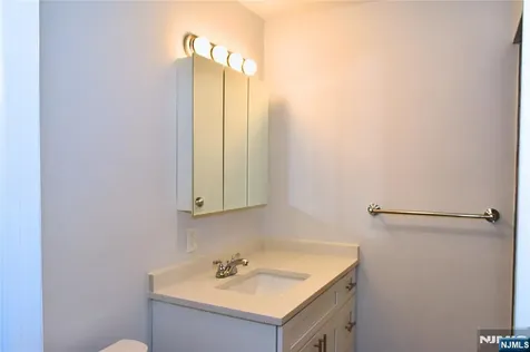 10 Garden Drive Elmwood Park NJ 07407