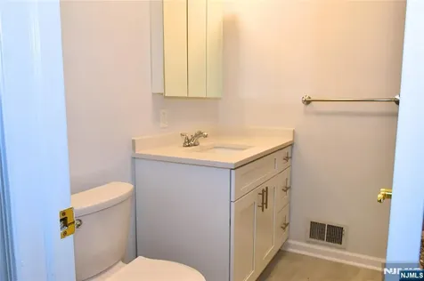 10 Garden Drive Elmwood Park NJ 07407