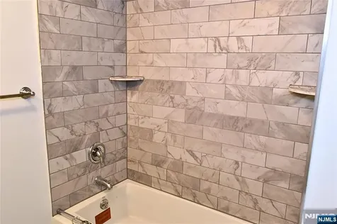 10 Garden Drive Elmwood Park NJ 07407
