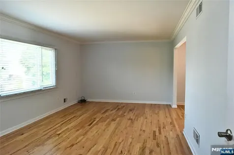 10 Garden Drive Elmwood Park NJ 07407