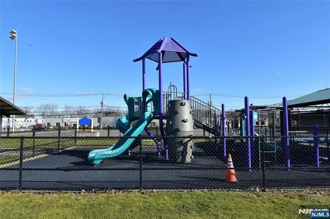 10 Garden Drive Elmwood Park NJ 07407