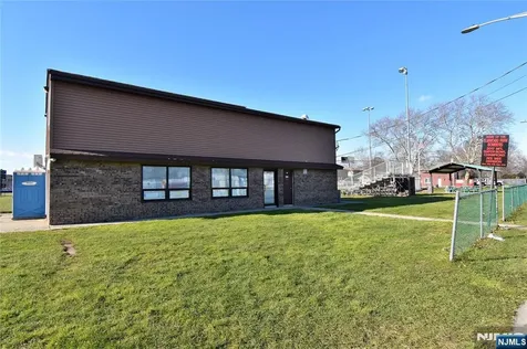 10 Garden Drive Elmwood Park NJ 07407