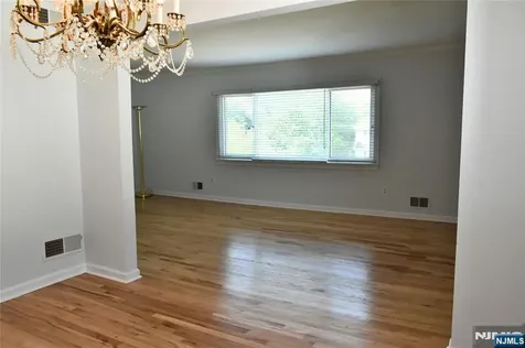 10 Garden Drive Elmwood Park NJ 07407