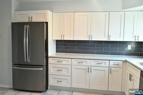 10 Garden Drive Elmwood Park NJ 07407
