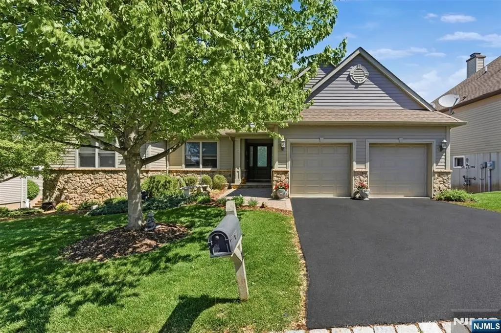 14 Wentworth Court Hamburg NJ 07419