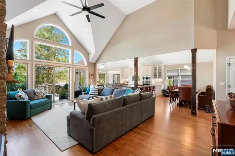 14 Wentworth Court Hamburg NJ 07419