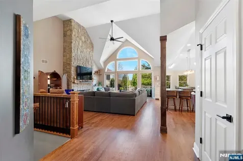 14 Wentworth Court Hamburg NJ 07419