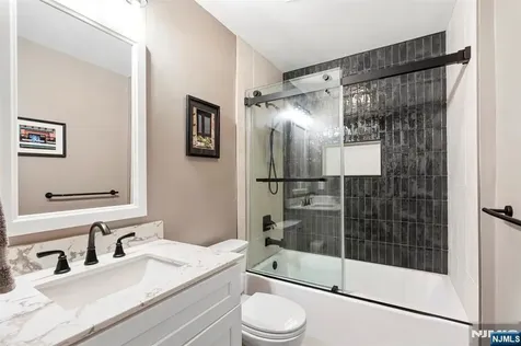 14 Wentworth Court Hamburg NJ 07419