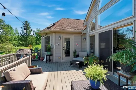 14 Wentworth Court Hamburg NJ 07419