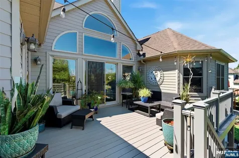 14 Wentworth Court Hamburg NJ 07419