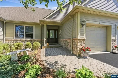 14 Wentworth Court Hamburg NJ 07419