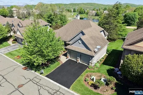 14 Wentworth Court Hamburg NJ 07419