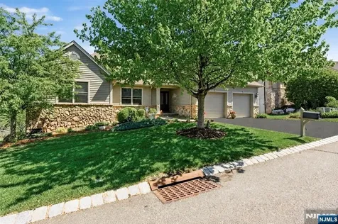 14 Wentworth Court Hamburg NJ 07419