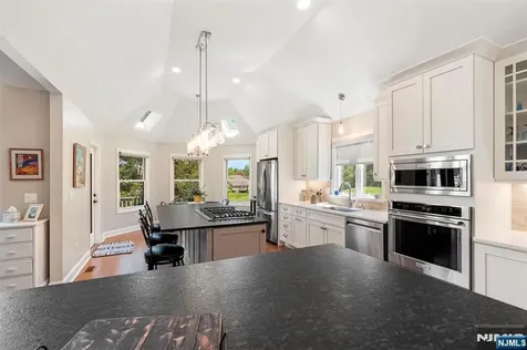 14 Wentworth Court Hamburg NJ 07419