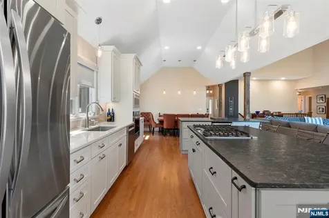 14 Wentworth Court Hamburg NJ 07419