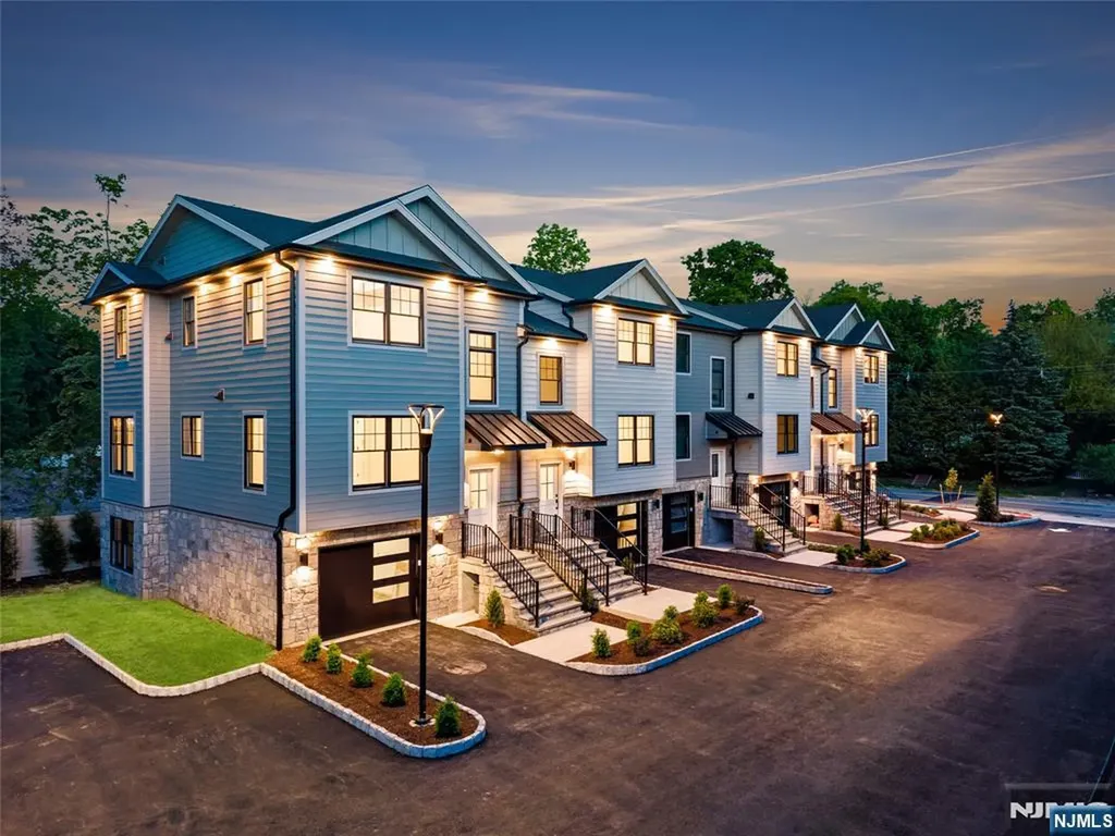72 Lake Avenue Midland Park NJ 07432