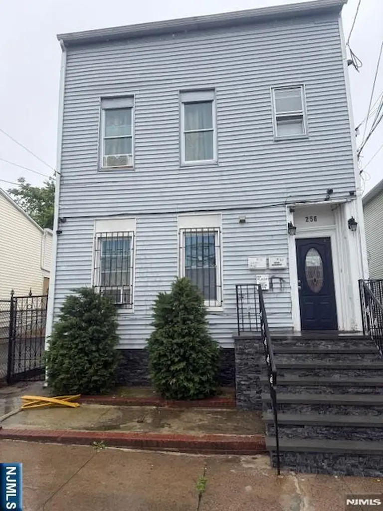 256 Van Houten Street Paterson NJ 07501