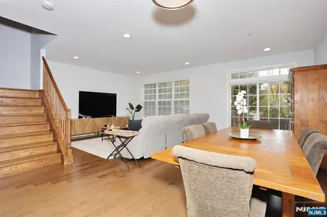4 Masterson Court Waldwick NJ 07463