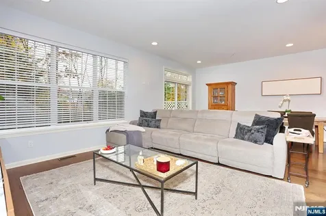 4 Masterson Court Waldwick NJ 07463
