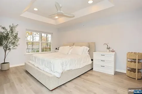 4 Masterson Court Waldwick NJ 07463