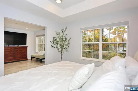 4 Masterson Court Waldwick NJ 07463