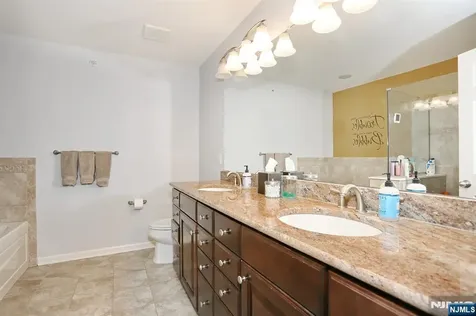 4 Masterson Court Waldwick NJ 07463