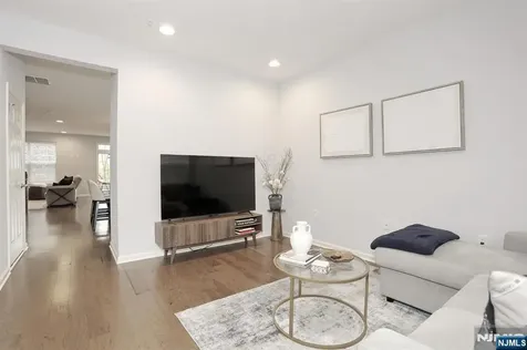4 Masterson Court Waldwick NJ 07463