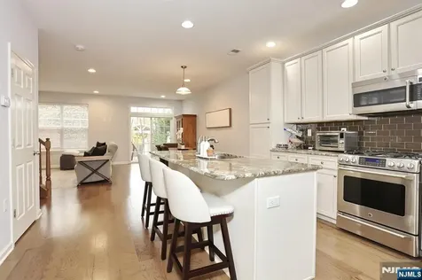4 Masterson Court Waldwick NJ 07463