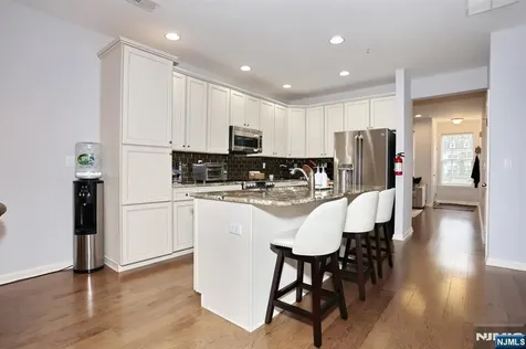 4 Masterson Court Waldwick NJ 07463