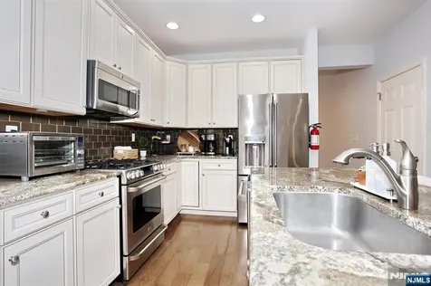 4 Masterson Court Waldwick NJ 07463