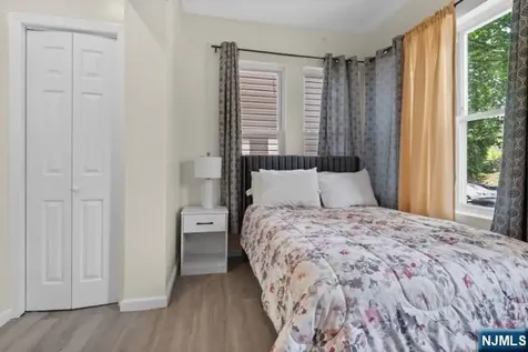 72 Seymour Avenue Newark NJ 07108