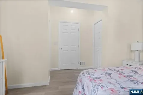 72 Seymour Avenue Newark NJ 07108