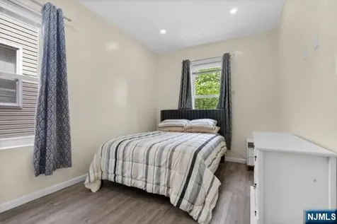 72 Seymour Avenue Newark NJ 07108