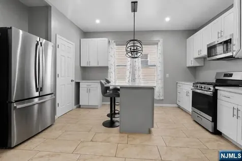 72 Seymour Avenue Newark NJ 07108