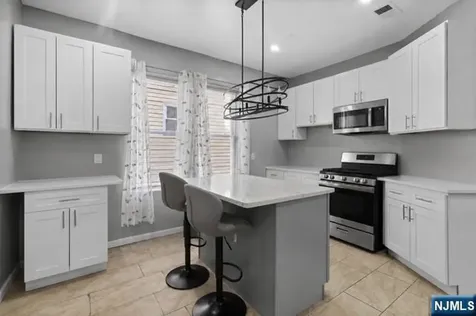 72 Seymour Avenue Newark NJ 07108