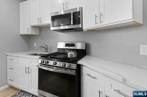 72 Seymour Avenue Newark NJ 07108