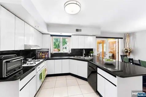 690 Soldier Hill Road Oradell NJ 07649