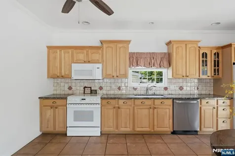 73 Highland Avenue Bergenfield NJ 07621