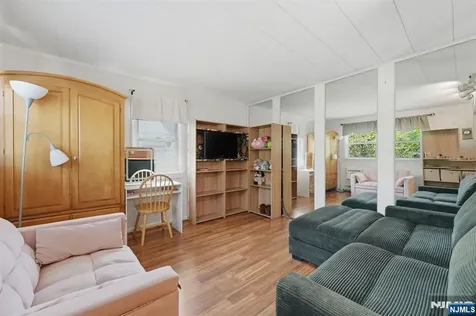 73 Highland Avenue Bergenfield NJ 07621