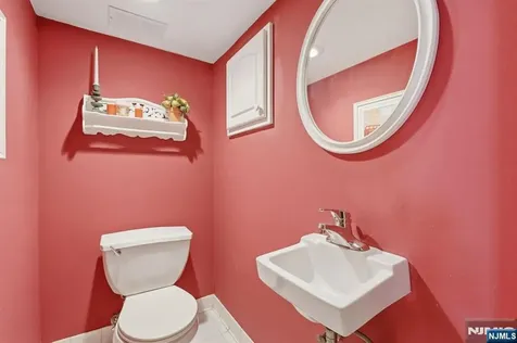 73 Highland Avenue Bergenfield NJ 07621