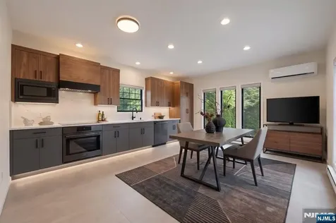 73 Highland Avenue Bergenfield NJ 07621