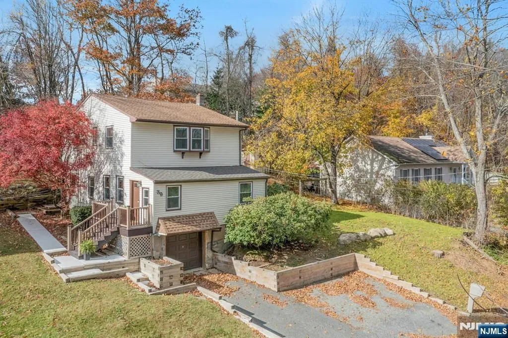 39 Delaware Road West Milford NJ 07421