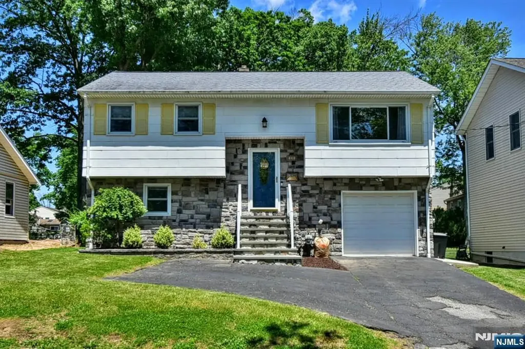 202 Lake Shore Drive Par-troy Hills Twp. NJ 07034