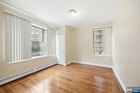 5 Pomona Newark NJ 07112