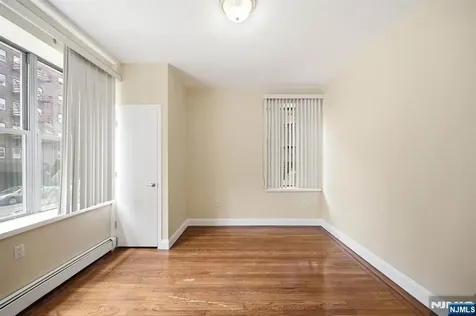 5 Pomona Newark NJ 07112